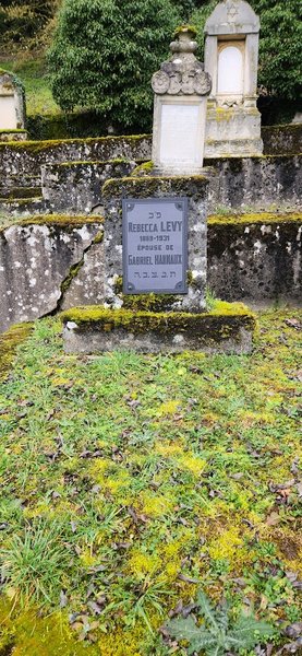 Grafsteen van Hannaux Rébecca
