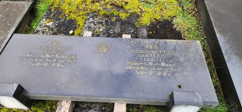 Lápide de Hanau Léon