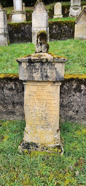 Stèle de Cahen Lia