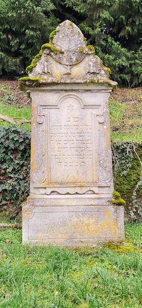 Grabstein von Hanau Julia