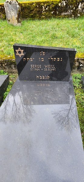 Tombstone of Weill Serge