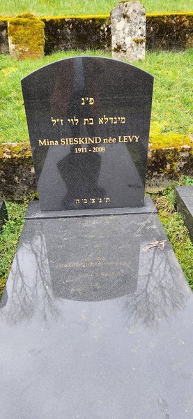 מַצֵּבה פון Sieskind Mina