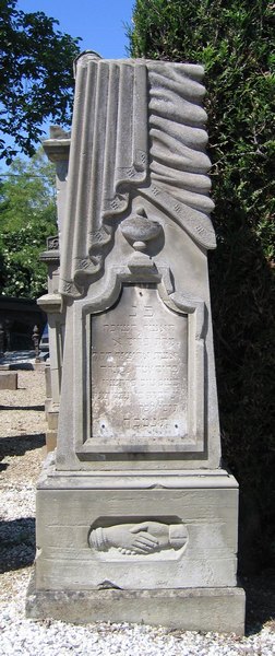 Stèle de Herrmann Ernestine