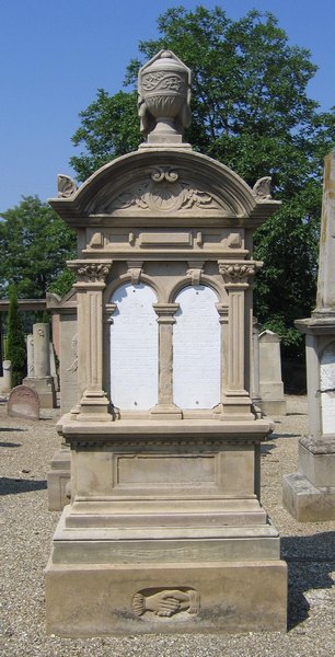 Grabstein von Heymann Esther