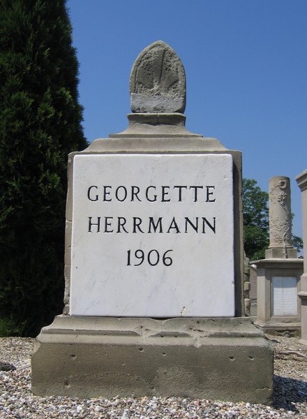 Herrmann Georgette का स्मारक
