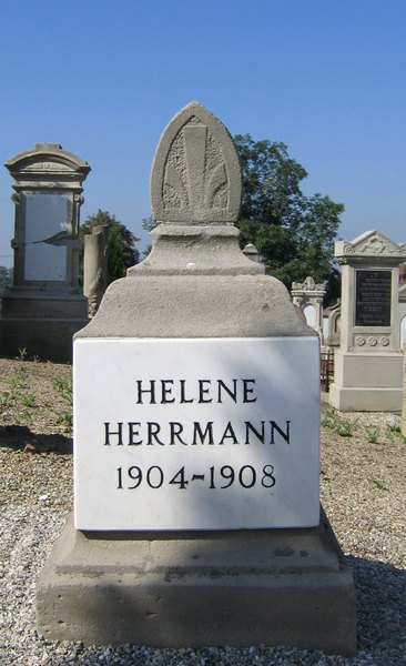 Herrmann Hélène fejfája
