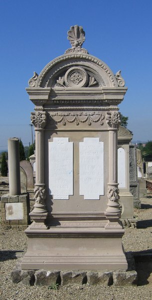 Grafsteen van Lévy Maximilian