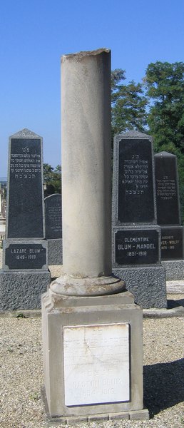 מצבת Blum Gaston
