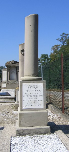 מצבת Perlmann Fanny