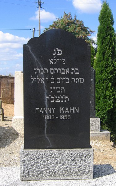 Kahn Fanny fejfája