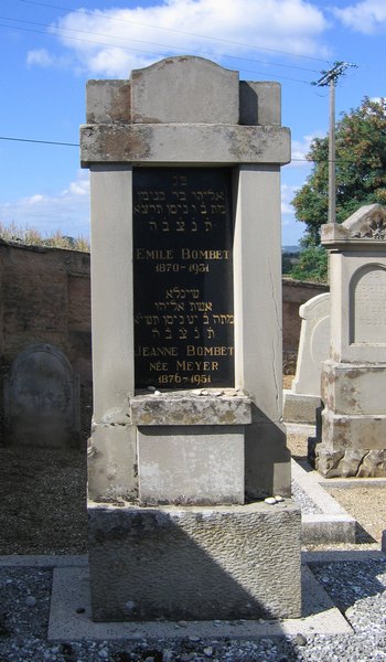 Bombet Jeanne का स्मारक