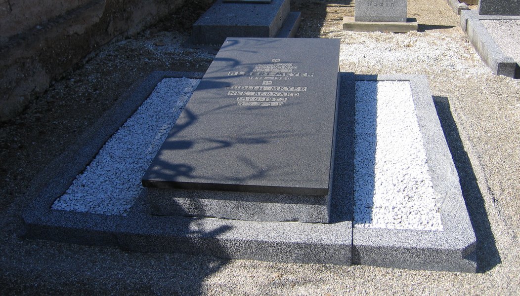 Grafsteen van Meyer Albert