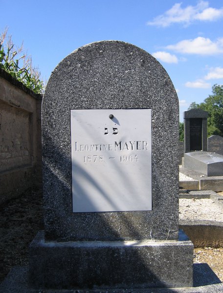Mayer Leontine का स्मारक