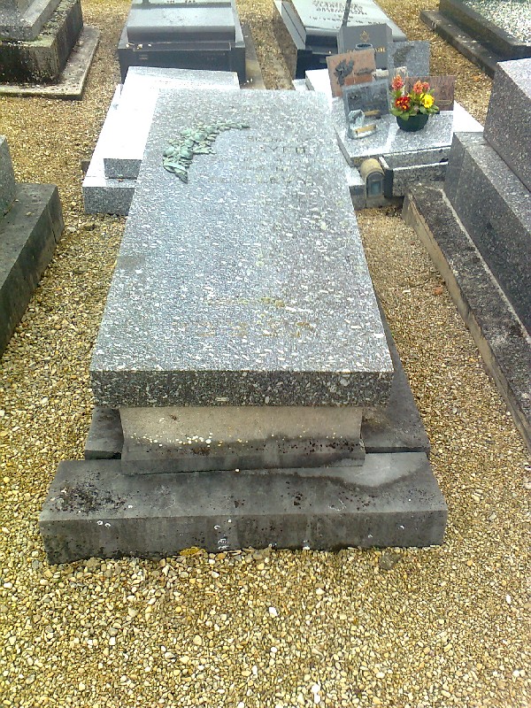 Stèle de Hayem Bernard