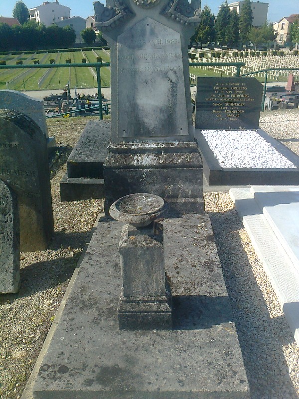 Israël Michel fejfája