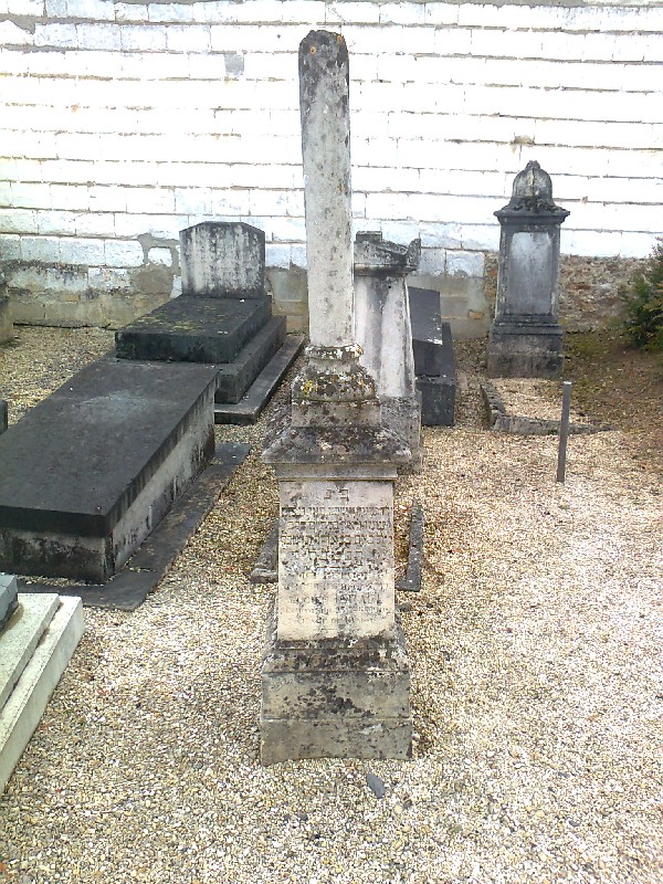 Grafsteen van Israël Lucien