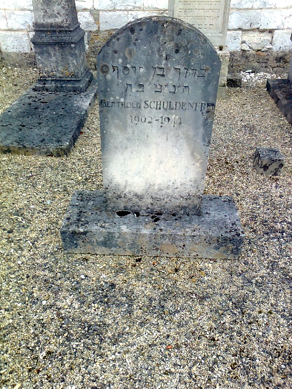 מצבת Schuldenfrei Berthold