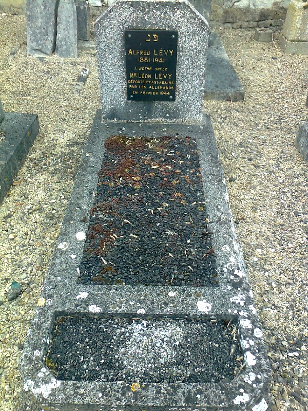 Stèle de Levy Alfred