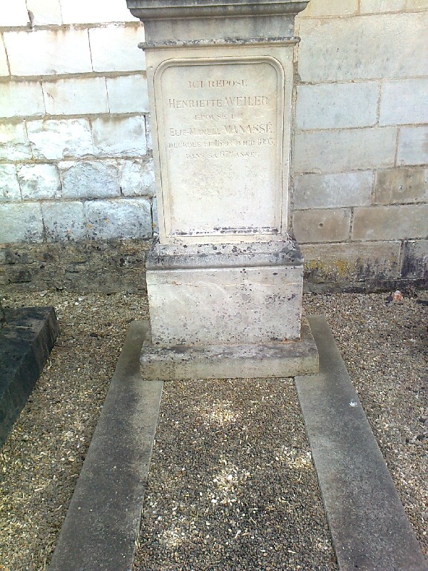 Stèle de Manasse Henriette