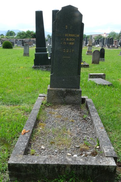 Grabstein von Bernheim Reine