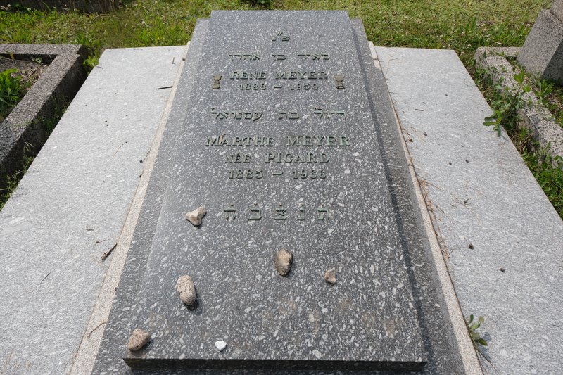 Stèle de Meyer René