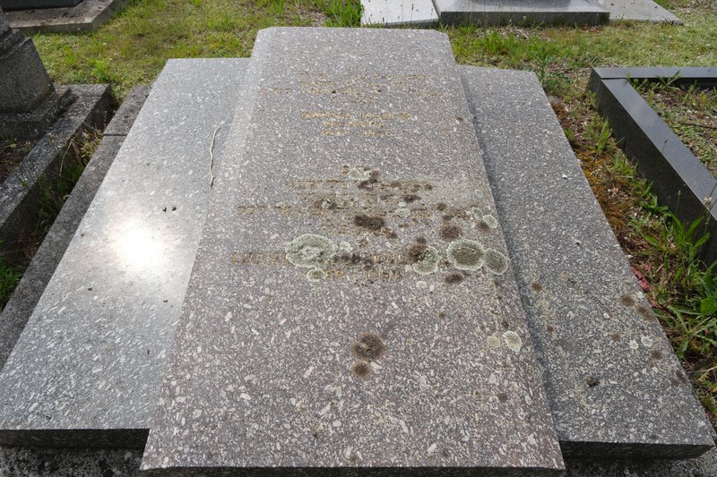 Grafsteen van Bloch Sara