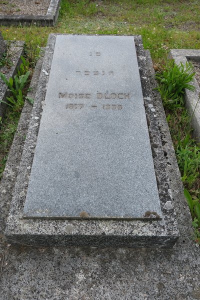 מַצֵּבה פון Bloch Moïse