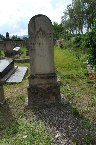 Estela de Hallel Alexandre
