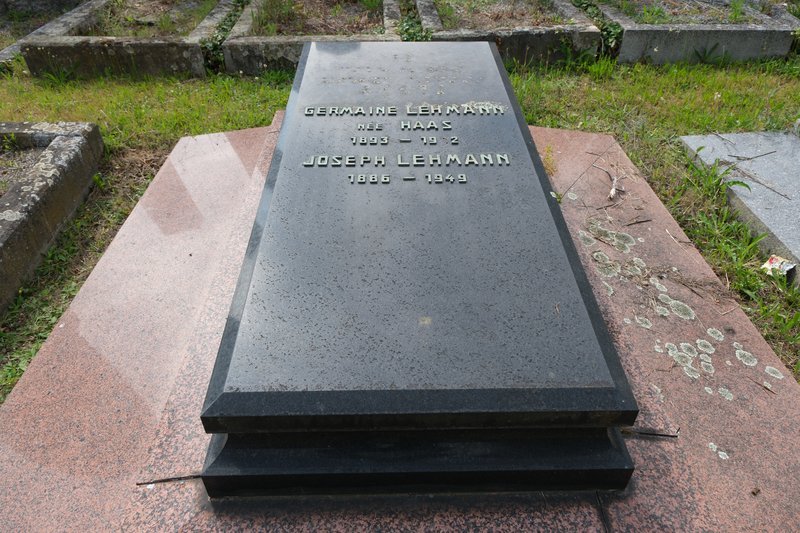 Stèle de Lehmann Germaine