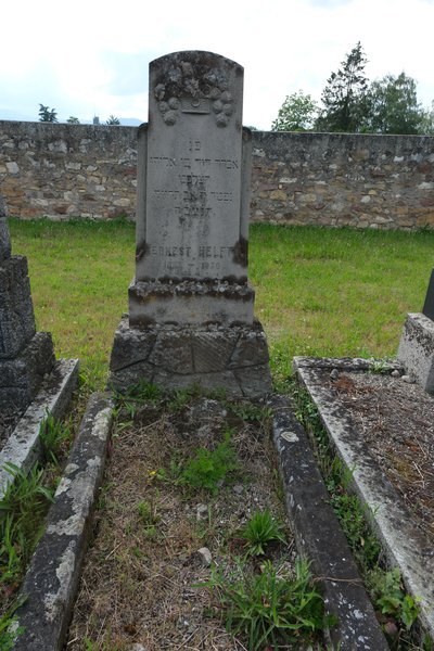 Grabstein von Helft Ernest