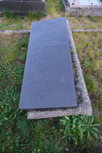 Grafsteen van Biegel Rudolf