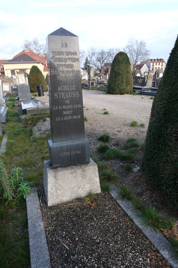 Stèle de Strauss Achille
