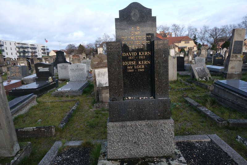 Lápide de Kern Louise