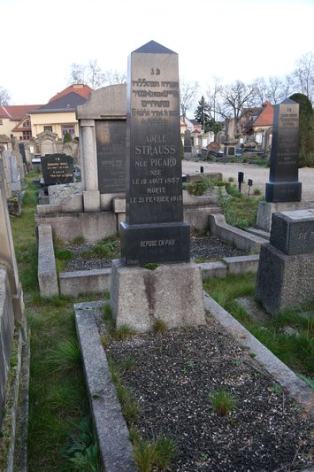 Lápide de Strauss Adèle