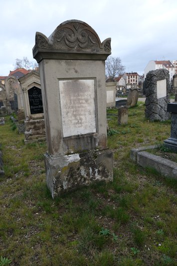 Stèle de Loew Reine