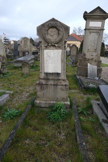 Lápide de Haenel Louis