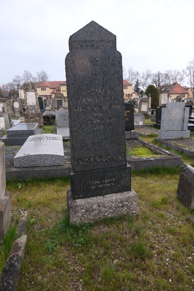 מַצֵּבה פון Weil Lazarus Ernst