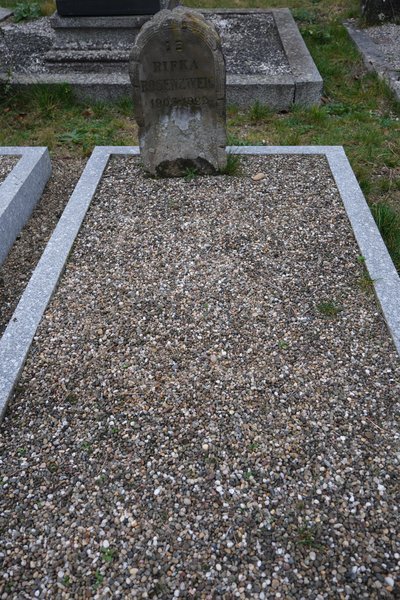 מצבת Rosenzweig Rifka