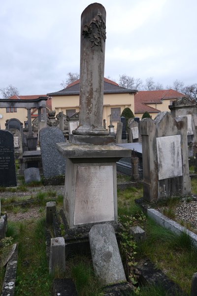 Lápide de Metzger René