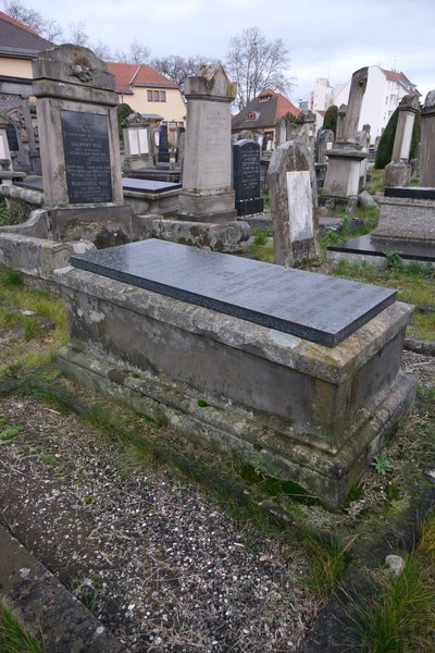 Lápide de Lévy Anne