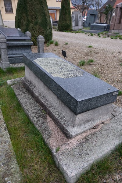 Stèle de Artels Béla Joséphine