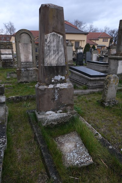 Stèle de Elkan Pauline