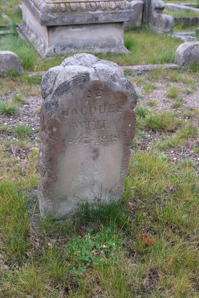 Stèle de Weil Jacques
