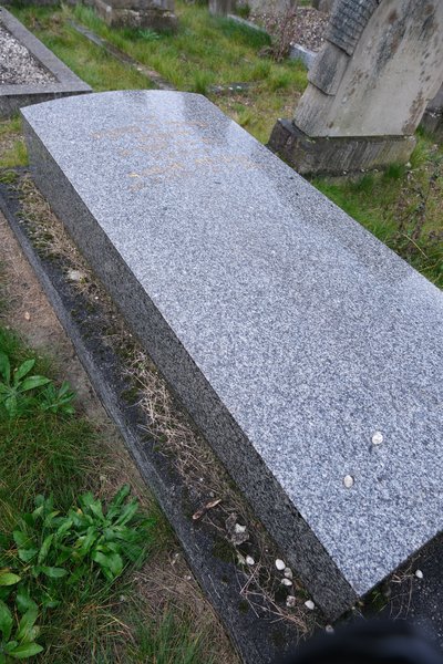 Lápide de Adjedj Sakar