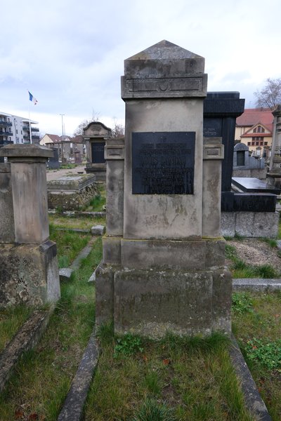 Tombstone of Landau Louis