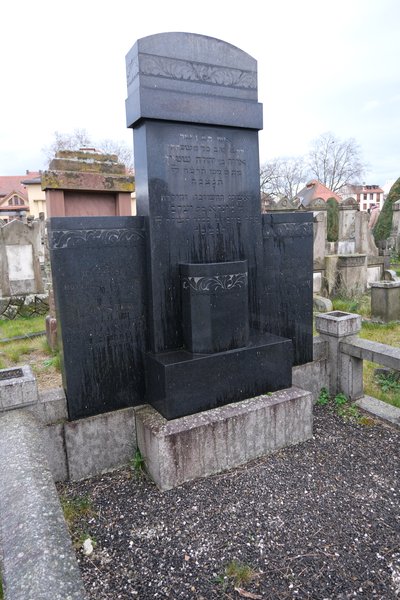 Lápide de Stein Léon