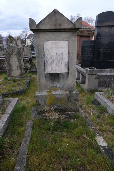 Stèle de Kahn Rébecca