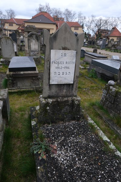 Tombstone of Roth Jacques