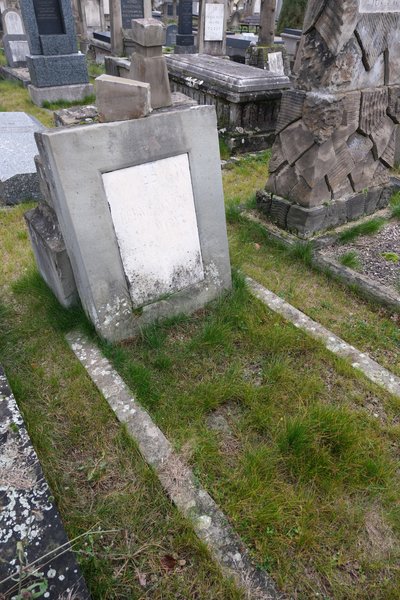 Grabstein von André Léonie