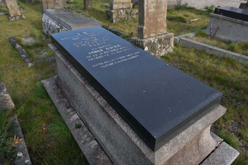 מַצֵּבה פון Bauer André